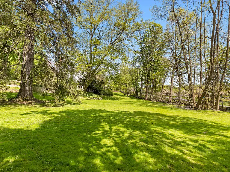 101 Milton Rd — Photo 27