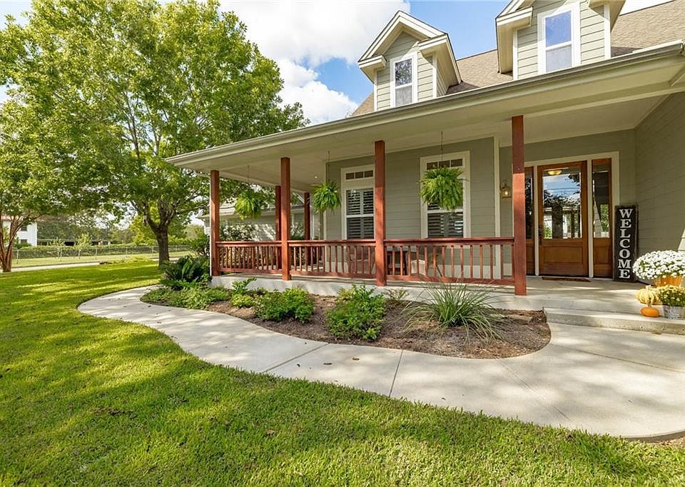 1st image of 1002 W Lake Dr