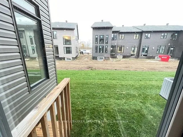 330 Whitham Cres — Photo 19