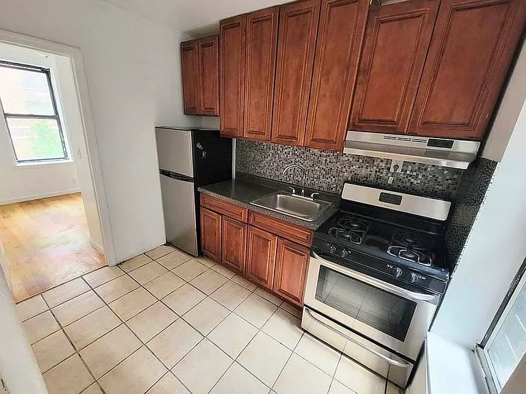 124 E 107th St #10 — Photo 6