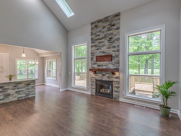 4th image of 7032 Oak Tree Dr