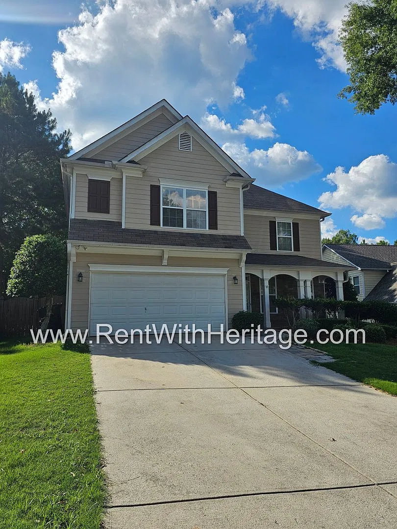 Stunning 4 bedroom /2.5 bath ...... Upgrades Galore.... In Popular Chapel Hill School district — Photo 2