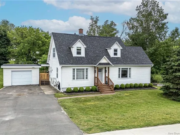 154 Brookside Dr, Fredericton, NB E3A 1T6