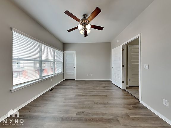 5th image of 122 E Sycamore St #122