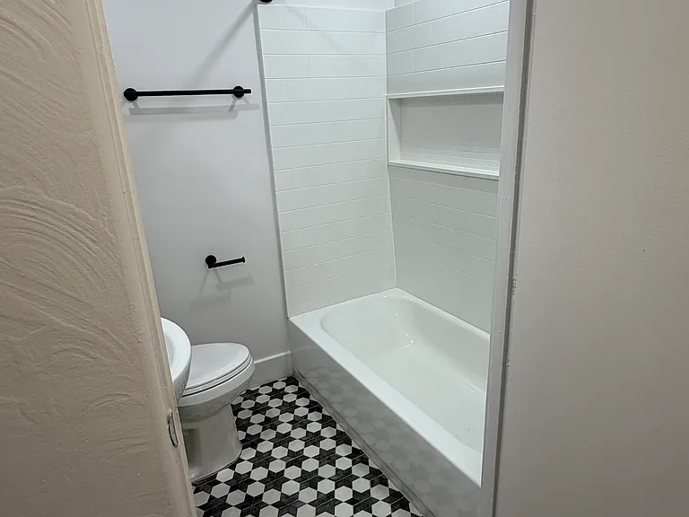 114 E Evans St — Photo 8