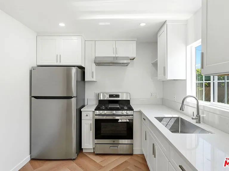 11445 Delano St — Photo 4