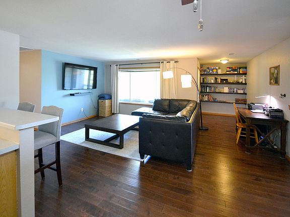 3rd image of 6987 S Rolling Meadows Ct