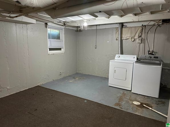215 S Pine St, Vermillion, SD 57069