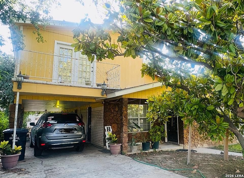 1st image of 751 Comal St.