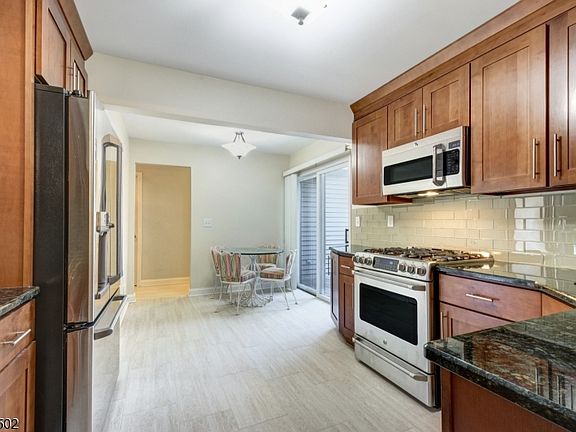 2nd image of 7 Bongart Dr