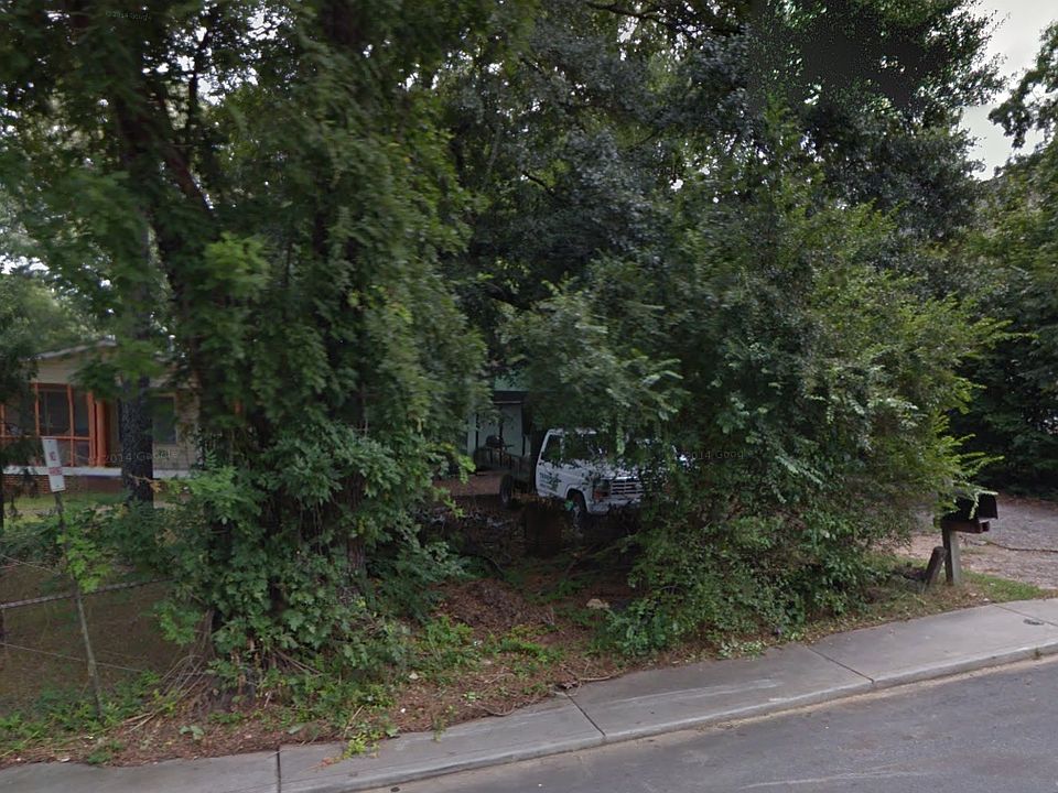 1st image of 302 Langford Dr
