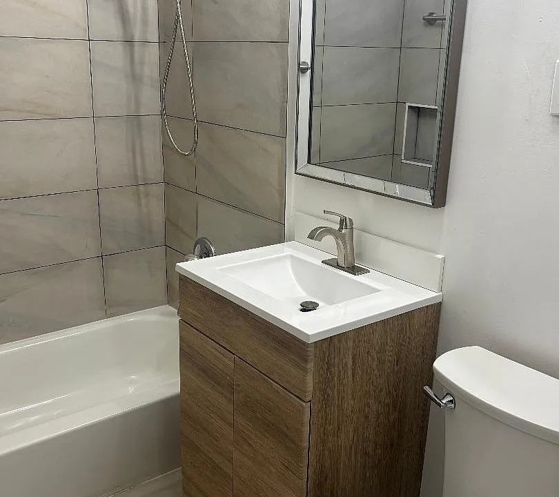 1570 NW 128th St