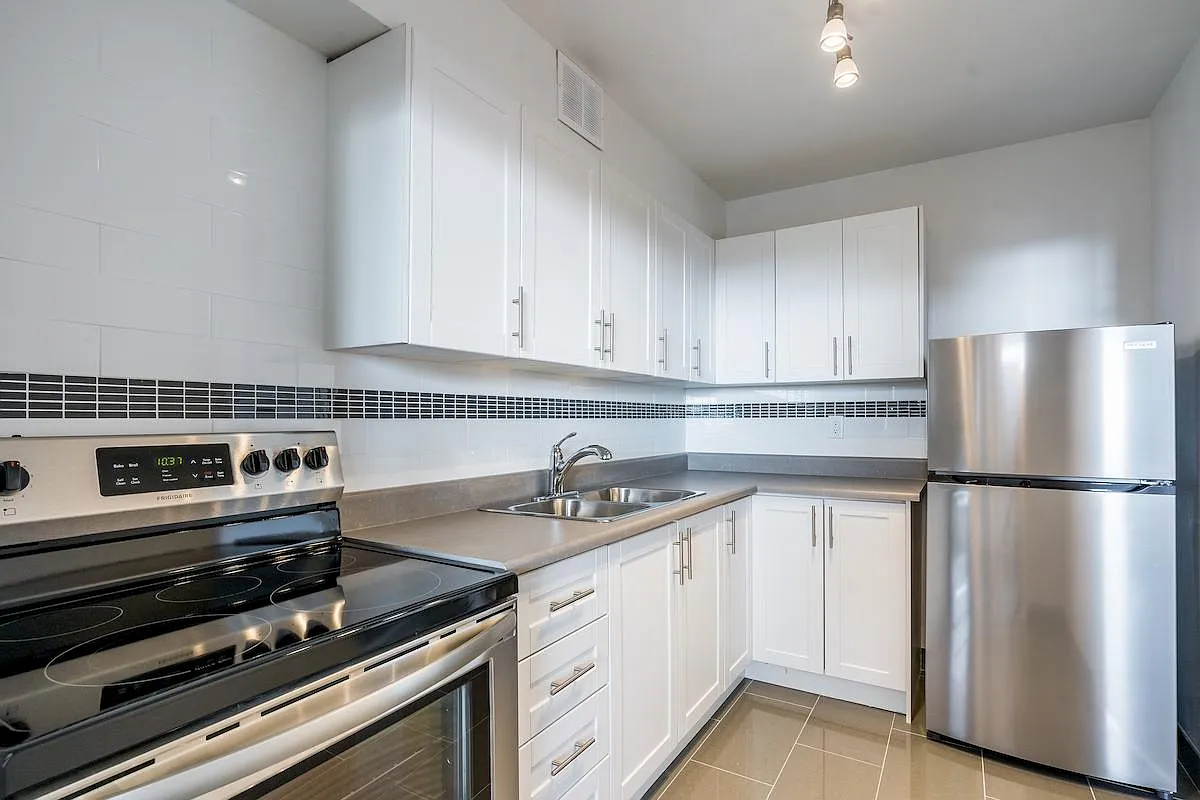 Wellesley Apartments — Photo 1