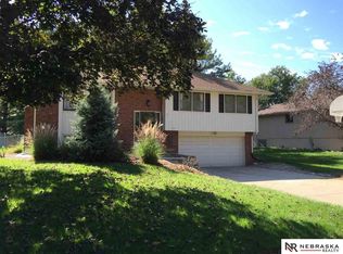 21425 Fieldcrest Dr, Elkhorn, NE 68022