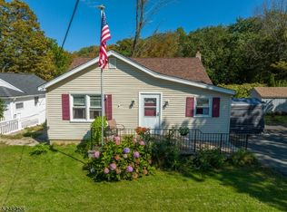 16 Cove Rd, Mount Arlington, NJ 07856