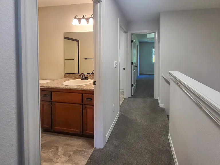 409 Madrona Ave SE — Photo 21