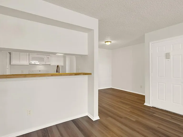 1202 Thorpe Ln #701 — Photo 8