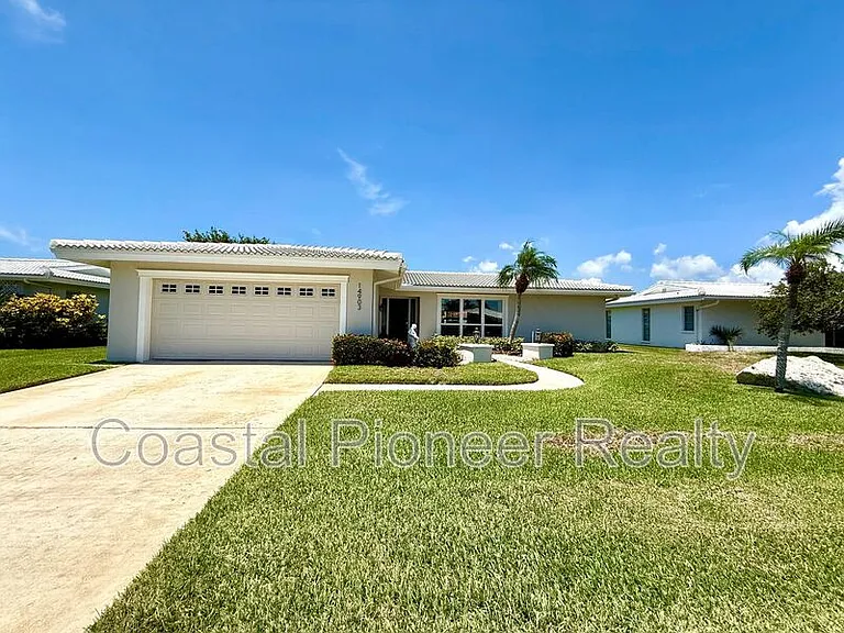 14903 Imperial Point Dr N — Photo 2