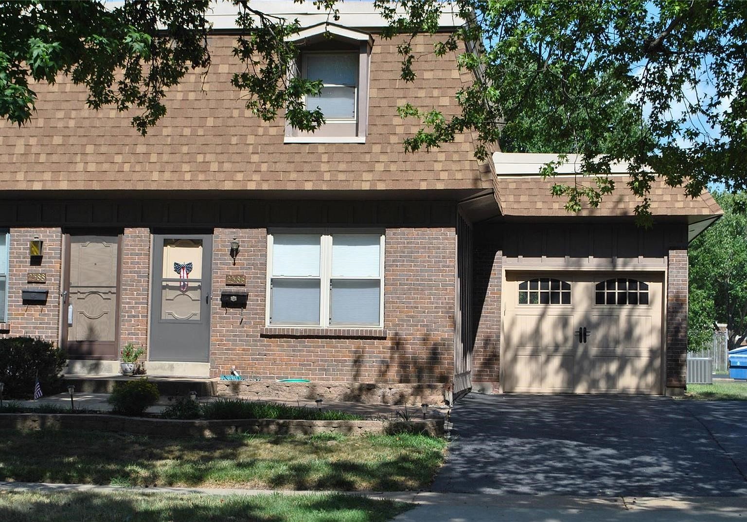 2386 Charlemagne Dr, Maryland Heights, MO 63043 Zillow