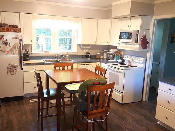 4th image of 2301 W Surrey Dr