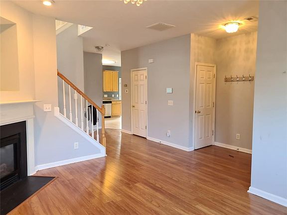 3rd image of 1103 Briarwood Dr