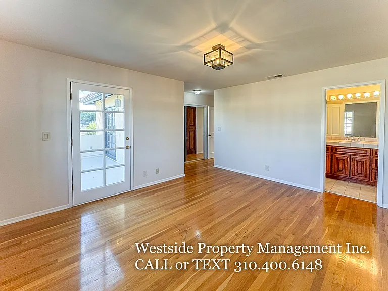 2445 22nd St — Photo 38
