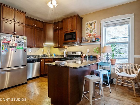 5th image of 3042 N Haussen Ct