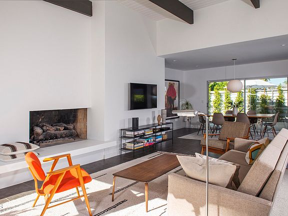 4th image of 2055 S Palm Canyon Dr