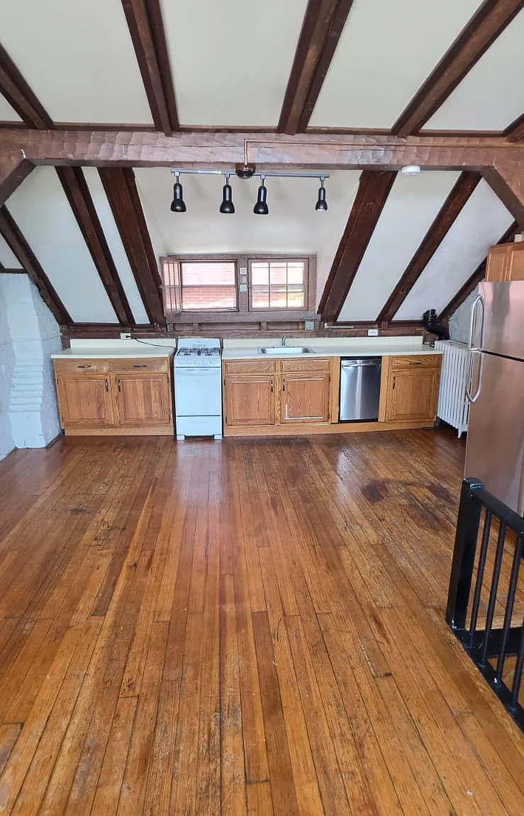 2 bed, 999 sqft, $4,000 — Photo 2