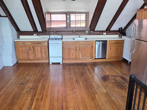 2nd image of 1 Champney Pl #4