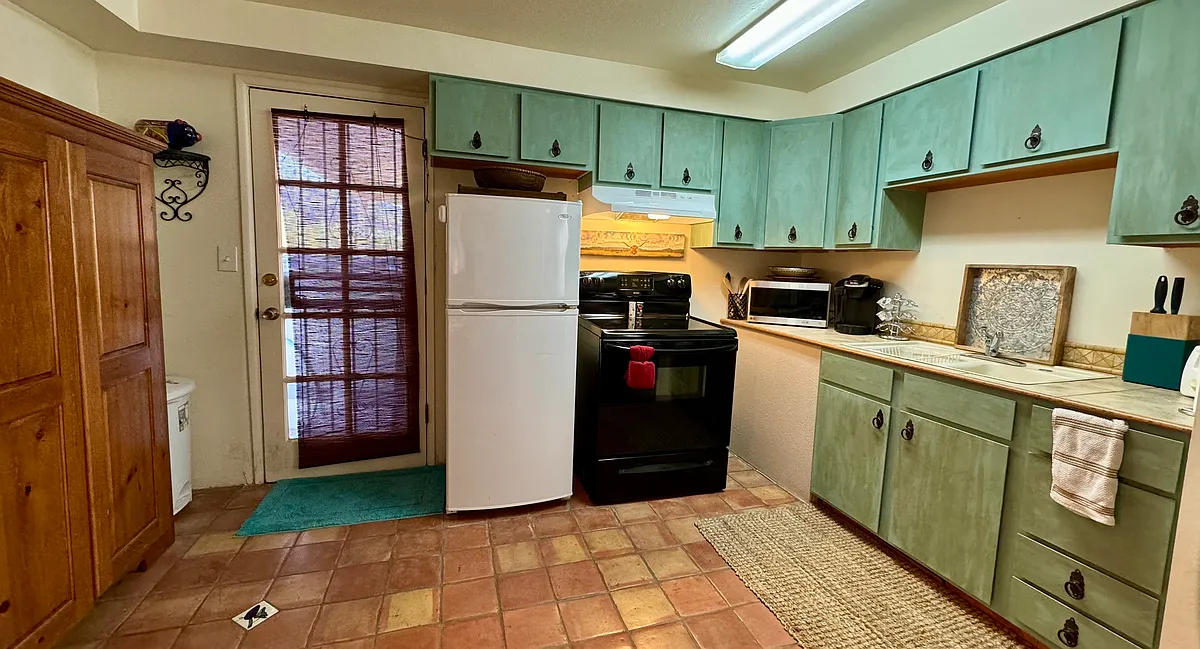Building Photo - 8341 S 32nd St #1