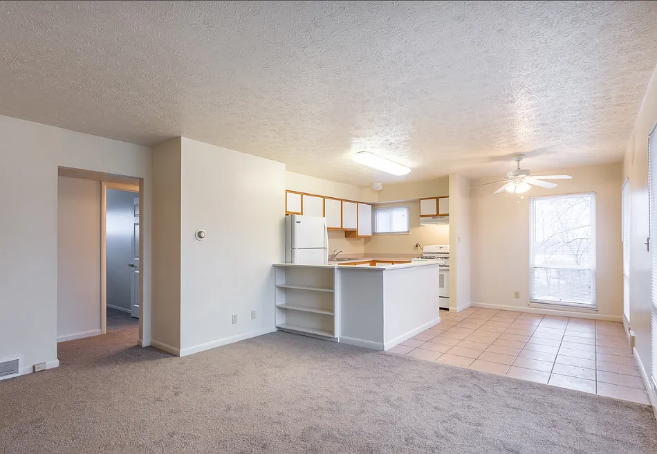 Chamberlain Apts-2607 - Unit 9 — Photo 3