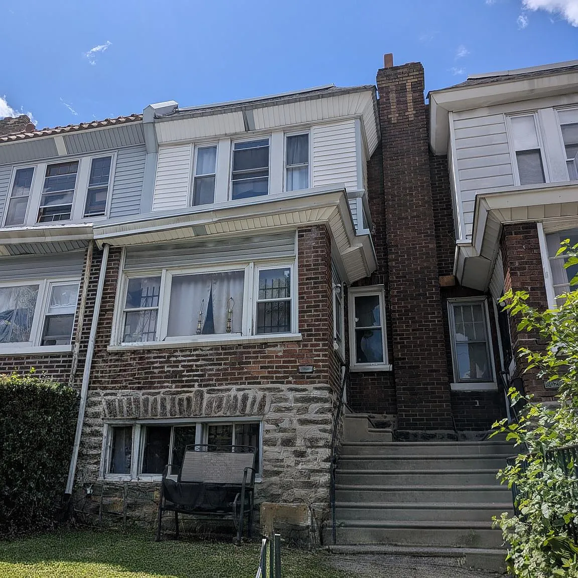 4 bed, 2.5 bath, 1344 sqft, $2,300 — Photo 3