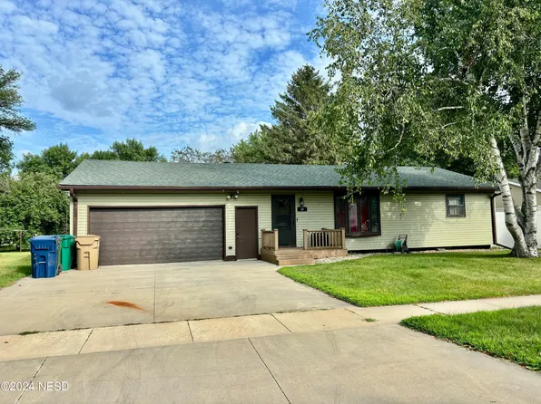 22 15th St NE, Watertown, SD 57201