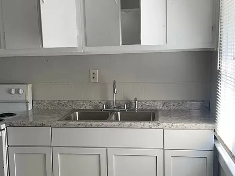 815 Dawson St #2 — Photo 8