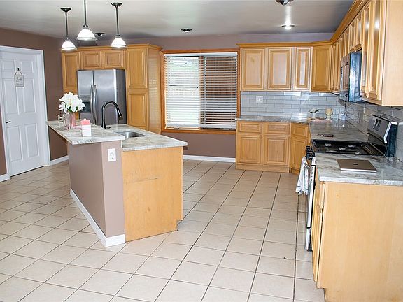 3rd image of 1378 Robbins Station Rd