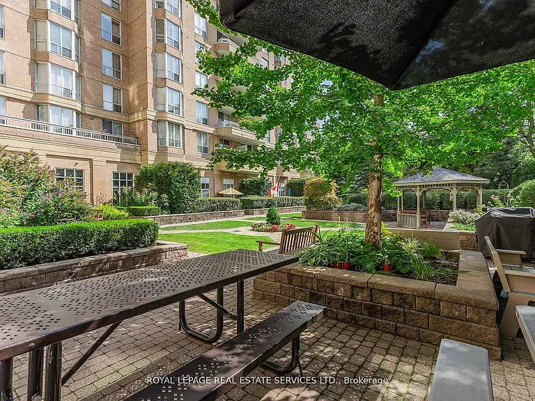 11 Thorncliffe Park Dr #607 — Photo 9