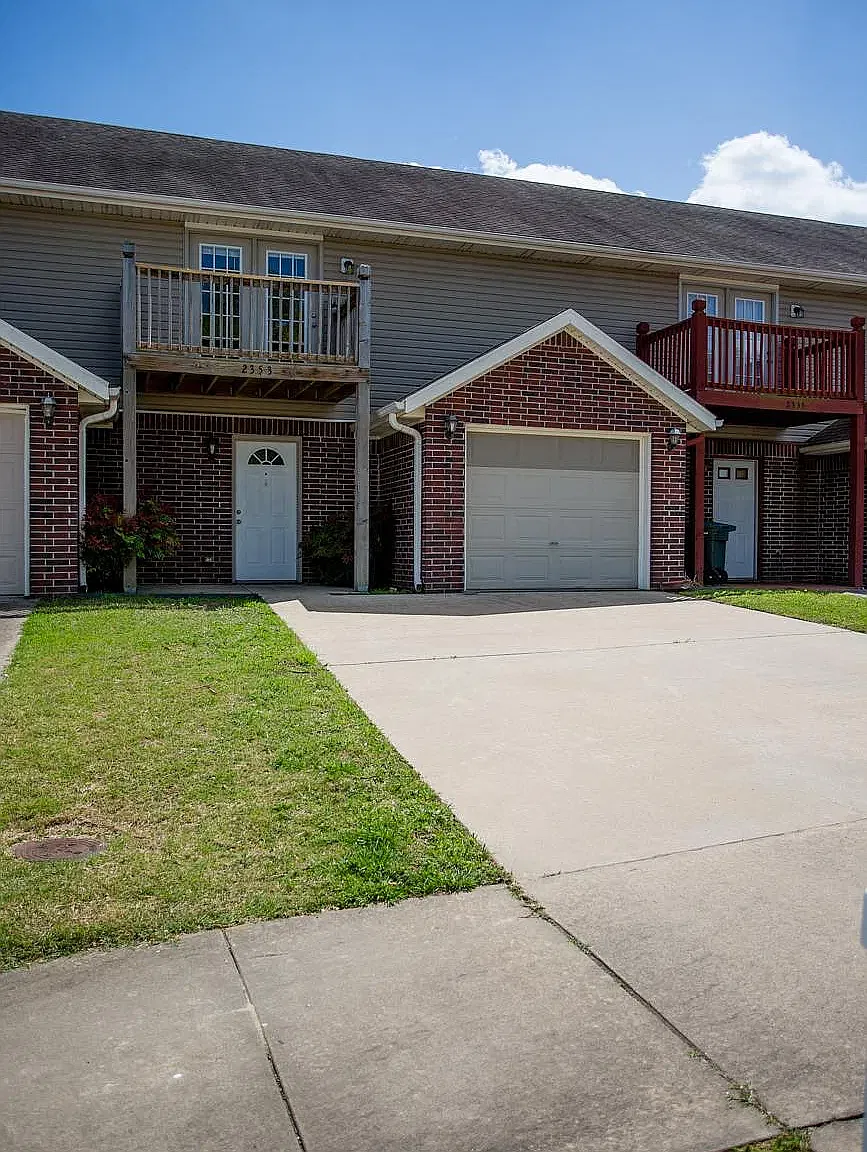 2 bed, 2.5 bath, 1318 sqft, $1,400 — Photo 1