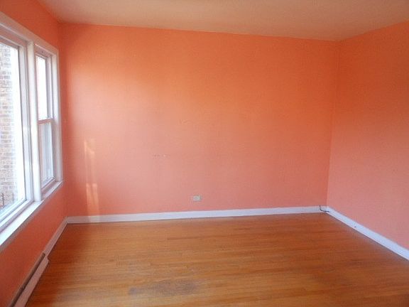 4th image of 5942 W Diversey Ave