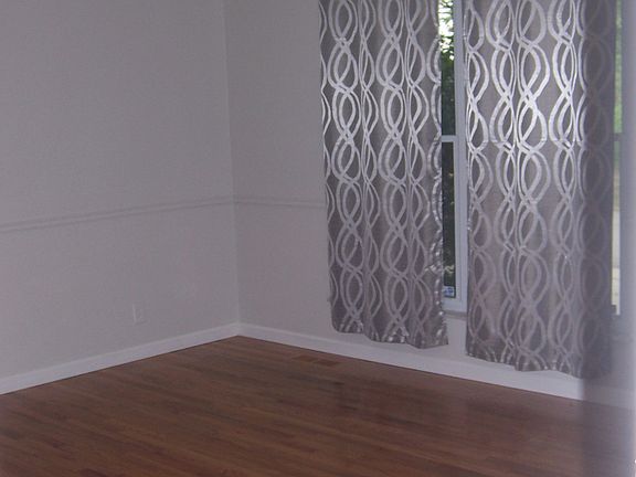 4th image of 4871 Laurier Dr