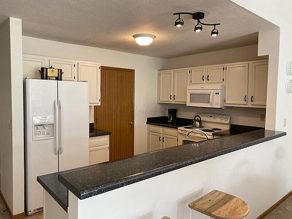 5th image of 395 Retreat Ln