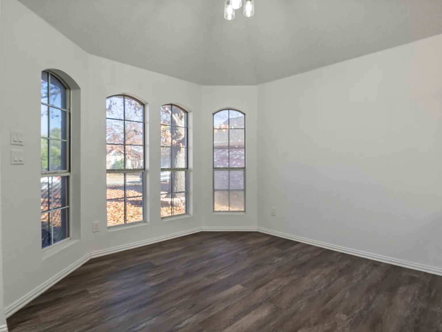 3 bed, 1331 sqft, $2,100 — Photo 4