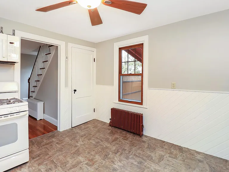 142 Elmwood Ave — Photo 8