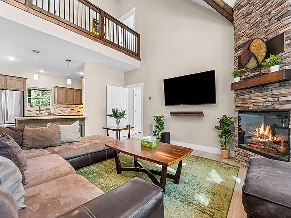 5th image of 101 Willow Oak Lane Lane