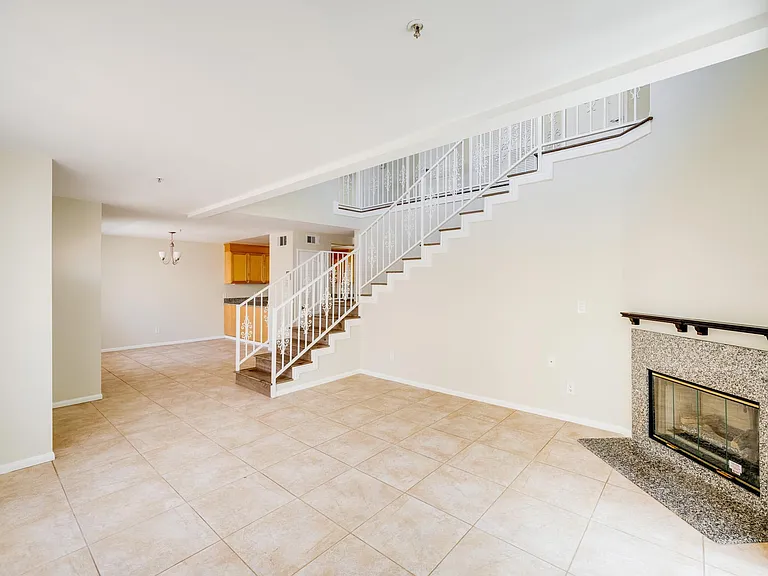 1011 Thompson Ave #C — Photo 3
