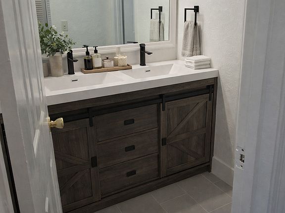 5th image of 2948 Antique Oaks Cir APT 96