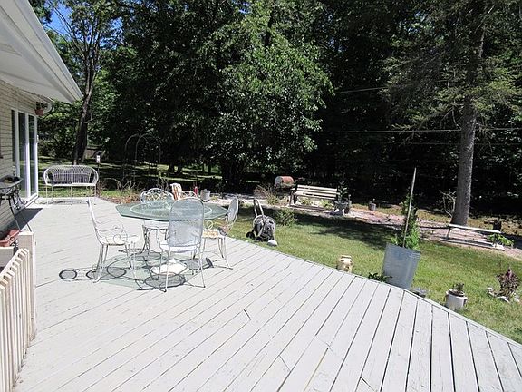 4th image of 20868 Greenwood Dr