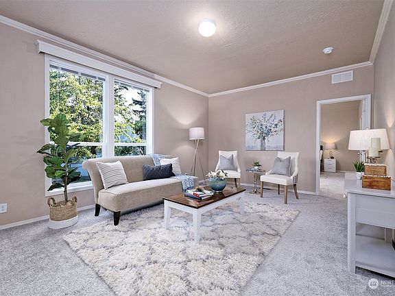 3rd image of 561 SE Crescent Drive