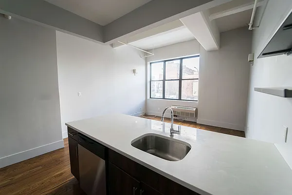 Rented by Manhattan Management LLC | media 38