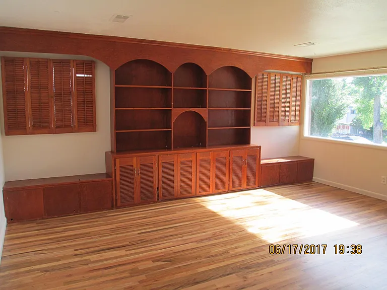 1122 S Cedar St — Photo 4